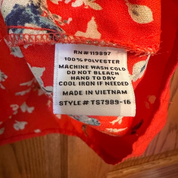 Stunning Floral Red Tank - Picture 4 of 7